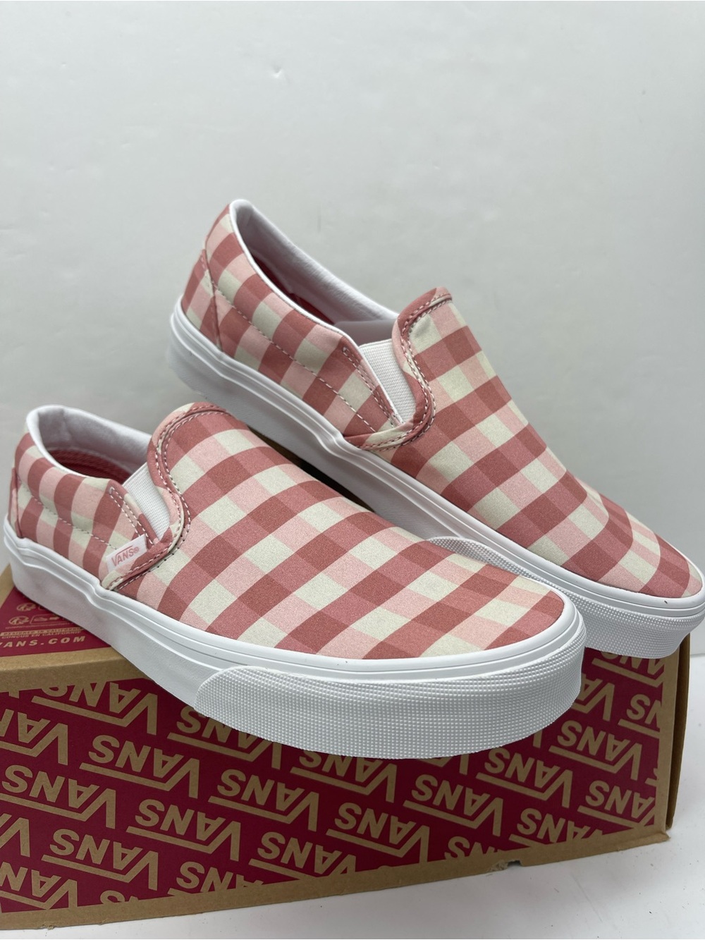 Vans WMNS Classic Slip-On (Gingham) Rosette/True White
VN000XG8B06 Sneakers - Picture 7 of 16
